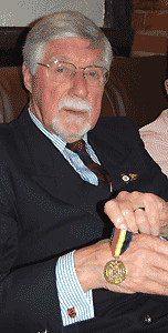 Arthur Tolputt with his Front Line medal, by Simon Chambers