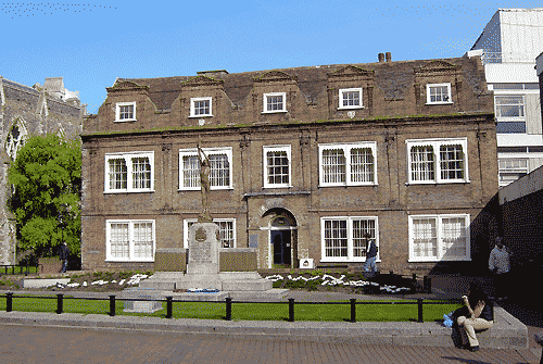 wide view of memorial, by Simon Chambers